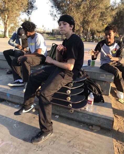 Mid 90s Ruben, Gio Galicia Mid90s, Skater Boys 90s, Ruben Mid90s, Skater Boys Outfits 90s, Mid 2000s Aesthetic, 90s Skate Fashion, 2000s Skater Boy, 90s Skater Boy