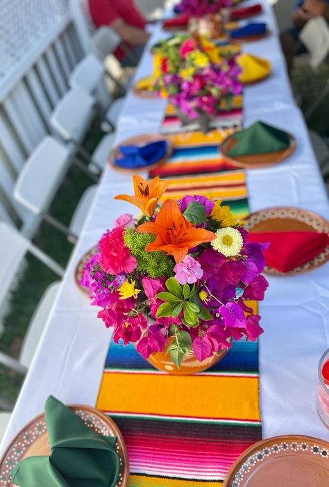 Mexican Recuerdos, Elegant Mexican Theme Party, Oaxaca Wedding, Dia De Los Muertos Party Ideas, Mexican Fiesta Birthday Party, Mexican Theme Party Decorations, Mexican Inspired Wedding, Graduation Party Table, Mexican Themed Weddings