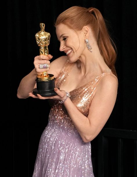 Jessica Chastain Instagram, Oscars Aesthetic, Jessica Chastain Dress, Jessica Chastain Oscar, Actress Career, Oscars 2022, Oscar Award, Oscar Isaac, Jessica Chastain