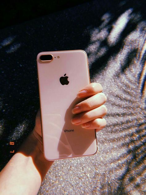 Iphone 7plus Rose Gold, Iphone 7 Rose Gold, Rose Gold Aesthetic, Rose Gold Iphone, Iphone Obsession, Apple Phone Case, Gold Aesthetic, Iphone Photos, Iphone Accessories