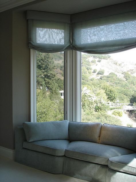 I really want to find something like this that can fit in my bay window in the livingroom... Bay Window Couch, Picture Windows Living Room, Window Couch, Bay Window Sofa, Window Sofa, Sofa Reupholstered, Fancy Furniture, Bay Window Living Room, Furniture Placement Living Room