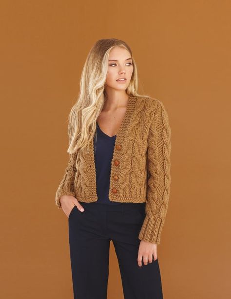 Cable Knit Sweater Pattern Free, Cable Cardigan Knitting Patterns, Cardigan Outfit Ideas, Knit Cardigan Outfit, Cable Knit Sweater Pattern, Free Knitting Patterns For Women, Cardigan Sweater Pattern, Trendy Cardigans, Shoulder Cardigan