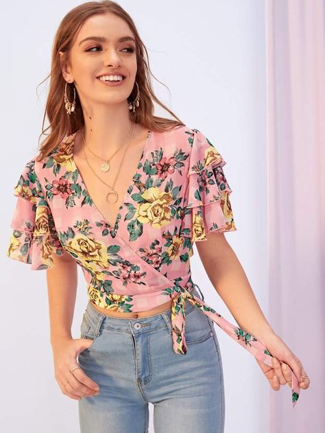 Ditsy Floral Dress, Fashion Tops Blouse, Crop Top Outfits, Floral Crop Tops, Chiffon Fabric, Floral Top, Fashion Tops, Blouse Designs, Spring Outfits