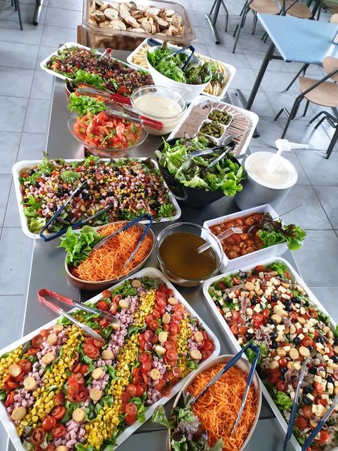 Barbecue Table Ideas, Wedding Salad Bar, Salad Bar Ideas Buffet, Sandwich Party, Healthy Food Shop, Salad Party, Pasta Menu, Vegan Catering, Appetizer Table