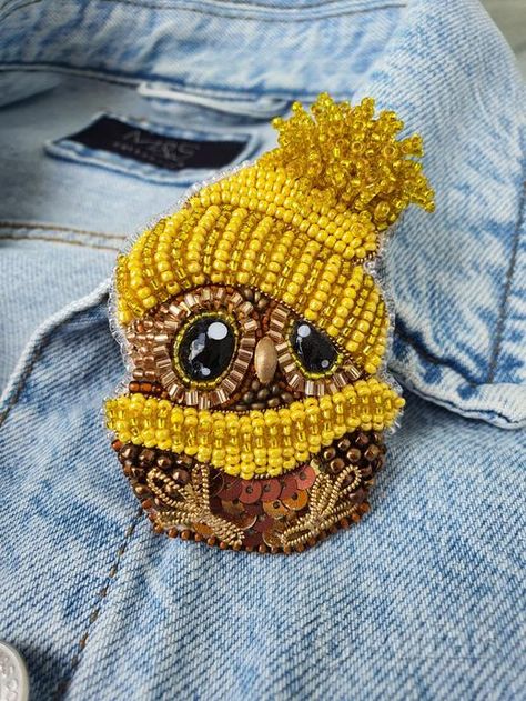 Bead Embroidery Ideas, Owl Brooch, Simple Hand Embroidery Patterns, Hand Beaded Embroidery, Diy Bead Embroidery, Beads Craft Jewelry, Bead Embroidery Tutorial, Brooch Diy, Beading Jewelery