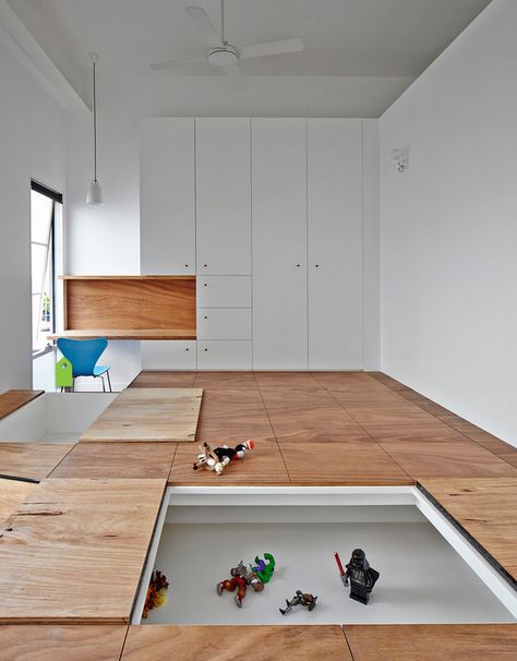 Austin Maynard Architects  TOY STORAGE. Recessing play areas into a raised floor, which double as a place for kids to stash their toys, is a novel approach in this Melbourne home. Mini Loft, Toy Storage Solutions, Transforming Furniture, Interior Minimalista, Minimalist Interior Design, Tiny Living, Minimalist Interior, Toy Storage, Wooden Flooring