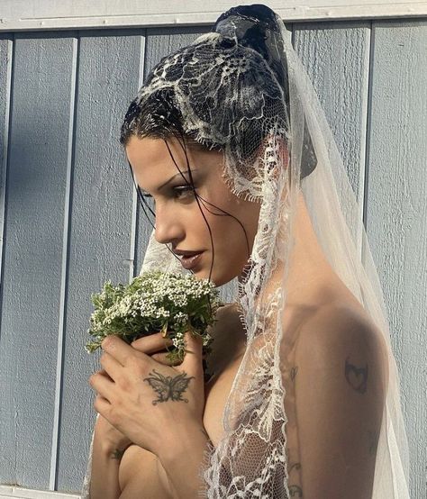 Veil, A Woman, Building, On Twitter, Twitter, Flowers