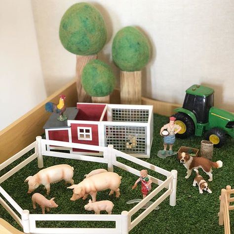 A special little farm small world last week! 🐮🐷🐶 🌟 Lilly has been requesting a farm play table so we finally set one up for her last week! Featuring our gorgeous trees from @invitationtoplay and some of our beautiful Schleich animals, fences and chicken coop all available from @minizooshop - we also had a few ring ins from our original animal figurine collection which were just a random toy shop brand! 🌟 Swipe through to see more photos from our farm small world! This is all set up on our K Farm Toy Table, Farm Play Table, Farm To Table Dramatic Play, On The Farm Sensory Play, Farm Imaginative Play, Play Farm, Farm Toy Display, Baby Gift Hampers, Science Experiments For Preschoolers