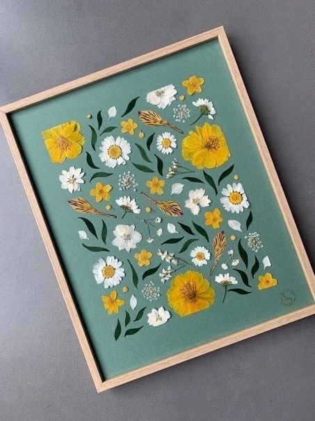 Pressed Flowers Diy, Table Aesthetic, Cuadros Diy, Pressed Flower Crafts, Flower Table, Aesthetic Flowers, Pressed Flower Art, Dried Floral, Arte Floral