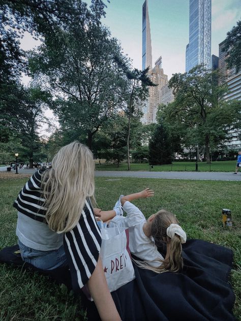 Picnic aesthetic, nyc aesthetic, family travel aesthetic, nyc family trip, nyc outfits Family In New York Aesthetic, Family Girl Aesthetic, Travel Family Aesthetic, Nyc Family Aesthetic, New York Family Aesthetic, Nyc Nanny Aesthetic, City Mom Aesthetic, Nyc Internship Aesthetic, City Family Aesthetic