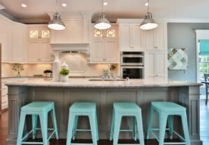 Kitchen Island Stools With Backs, Stage Kitchen, Turquoise Bar Stools, Modern Bar Stools Kitchen, Modern Kitchen Bar, Furniture Joinery, Turquoise Furniture, Classy Kitchen, Brown Bar Stools