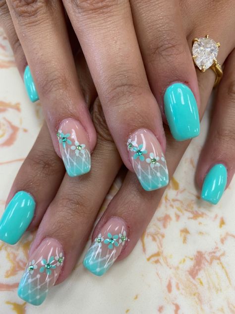 Beautiful green nails ~ Tiffany Blue Wedding Nails, Tiffany Blue Nails Design Ideas, Turquoise Wedding Nails, Nail Ideas Turquoise, Turquoise And Silver Nails, Teal Nails With Glitter, Aqua Nails Design Ideas, Nail Turquoise, Nail Designs Teal