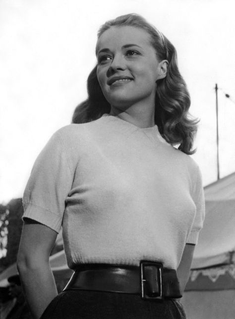 Jeanne Moreau 1953 - HarpersBAZAAR.com Vintage Hollywood Stars, Stars D'hollywood, Jean Seberg, Fred And Ginger, 1940s Hairstyles, Jeanne Moreau, Ginger Rogers, Jean Harlow, Katharine Hepburn