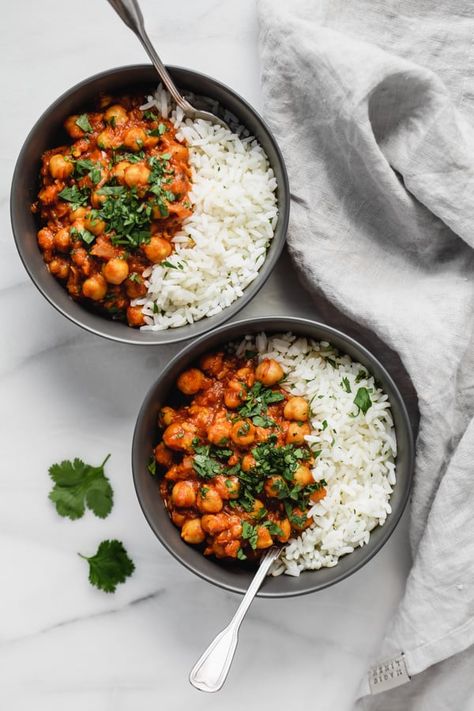 Crockery Photography, Chana Masala Recipe, Theme Restaurant, Indian Food Photography, Food Flatlay, Dream Honeymoon, Buffet Design, Food Photography Inspiration, Food Drink Photography