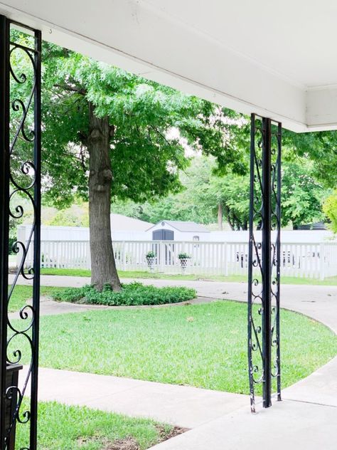 Here’s a before picture taken of the columns on our carport before we started this project.Yikes.See how they needed a little help? And when you looked at the house, these metal columns were almost invisible on the carport. They needed a little updating.Here’s an easy and economical way to update your metal columns with tons of money left over for summer vacation. They were definitely pretty once upon a time and if I found them at a yard sale, I’d take them home and make somethi… Cover Metal Porch Columns With Wood, Column Makeover Porch, Carport Makeover Curb Appeal, Fence Decorations Ideas, Covering Porch Columns With Wood, Diy Porch Post Wrap, Metal Porch Columns, Cover Metal Porch Columns, Porch Columns Makeover