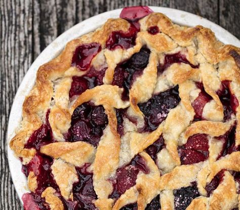 Sour Cherry Pie, Healthy Pie Recipes, Healthy Pies, Dessert Pie Recipes, Blackberry Pie, Berry Pie, Best Pie, Fruit Pie, Blueberry Pie