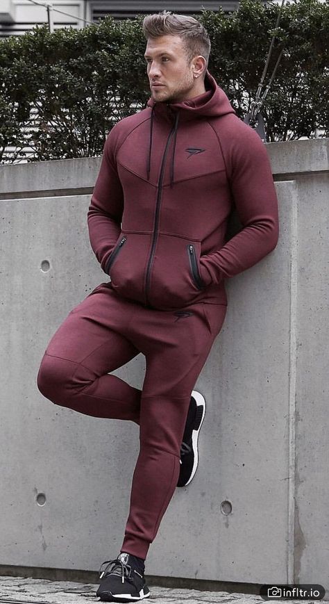 Men Tracksuit Outfit, Mens Sportswear Fashion, Clothes Outfits Ideas, Mens Track Suit, Casual Wear Jeans, Mens Sweat Suits, Sporty Outfits Men, Mens Tracksuit Set, Tracksuits For Men