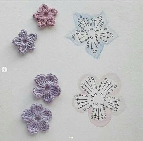 Simple Flower Pattern, Crochet Flowers Easy, Crochet Flowers Free Pattern, Crochet Jewelry Patterns, Crocheted Flowers, Crochet Earrings Pattern, Pola Amigurumi, Crochet Plant, Crochet Flower Tutorial