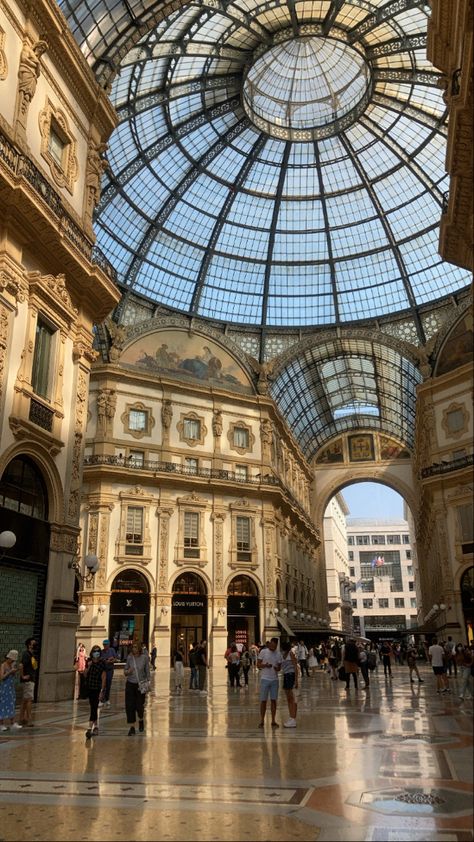 Milano Aesthetic, Places In The World, See The World, Travel The World, Beautiful Places In The World, Milan Italy, 1 Place, Most Beautiful Places, Milan