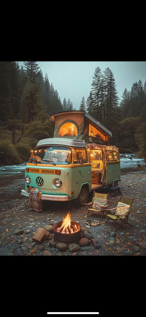 Combi Hippie, Vw Bus Photo, Volkswagen Camper Van, Mountain Cabins, Camper Van Life, Kombi Home, Vintage Vw Bus, Campervan Life, Volkswagen Camper