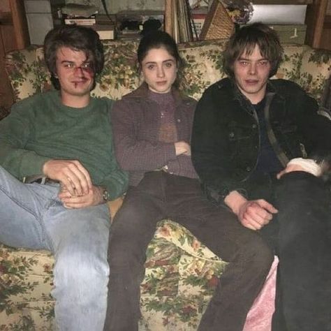 Joe Keery Natalia Dyer, Charlie Heaton, Natalia Dyer, Stranger Danger, Stranger Things Kids, Stranger Things Steve, Stranger Things Actors, Stranger Things Tv, I Love Cinema