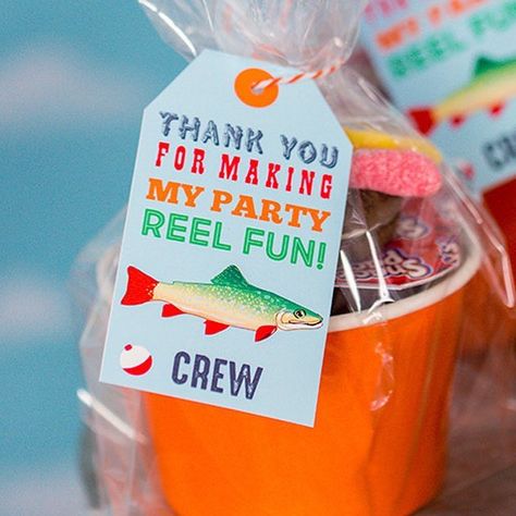 Take home dirt cups for your next fishing birthday party favor. What you’ll need - chocolate pudding pack, 2 Oreos @oreo, @trolli_usa sour gummy worms, @partycity orange treat cups. Place everything in a small clear treat bag and top with our adorable fishing favor tag #fishing #fishingparty #fishingbirthday #snackpack #oreo #sourgummyworms #favortags #partyfavors #kidsparty #partydecor #printable Fishing Party Favors, Fishing Party Decorations, Gone Fishing Party, Fishing Themed Birthday Party, Fishing Birthday Party, Adoption Party, Fishing Party, Fishing Birthday, Fishing Theme