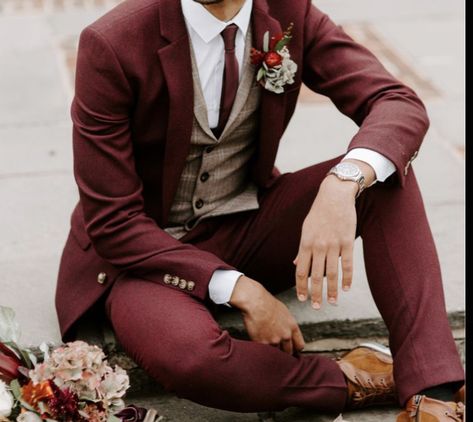 Marron Tuxedo Grooms, Dark Red Wedding Suit Men, Maroon Wedding Suits Men, Wine Red Groom Suit, Wine Red Suit Men Wedding, Maroon Suits For Men Wedding, Burgundy Tuxedo Wedding Groom Suits, Wine Groom Suit, Burgundy Suits For Men Wedding