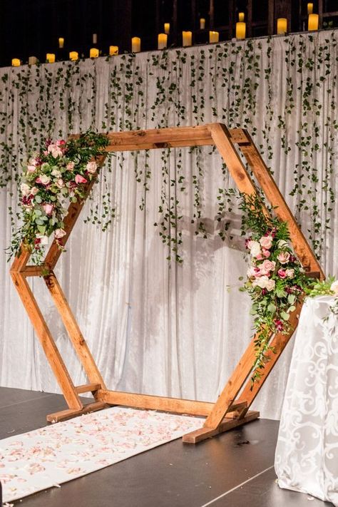 Wedding Decor Wooden Frame Wedding Backdrop, Wedding Backdrop Ideas Indoor, Diy Wooden Backdrop Wedding, Wedding Backdrop Ceremony Outdoor, Diy Wedding Backdrop Ceremony, Indoor Engagement Decorations, Wooden Backdrop Wedding, Rustic Wedding Decor Indoor, Indoor Wedding Backdrop Ideas