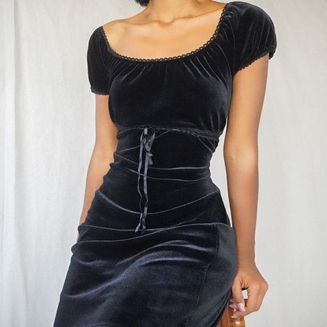 SOLD Vintage 90s black velvet babydoll dress. The ribbons on the waistline is adjustable. Stretchy, soft and pull over. Beautiful… 90s Velvet Dress, Velvet Babydoll Dress, 90s Velvet, Black Velvet Dress, Glam Rock, Mode Inspiration, Babydoll Dress, Fancy Dresses, Velvet Dress