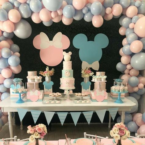 Weddingcake Elegant, Disney Gender Reveal, Gender Reveal Party Food, Décoration Baby Shower, Simple Gender Reveal, Creative Gender Reveals, Gender Reveal Baby Shower Themes, Baby Gender Reveal Party Decorations, Gender Reveal Party Games