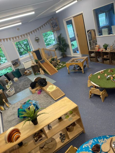 Day Nursery Ideas Preschool, Nap Area Daycare, Infant Montessori Classroom, Daycare Eating Area Ideas, Early Head Start Classroom Ideas, Cozy Preschool Classroom, In Home Daycare Set Up Living Room, Reggio Toddler Classroom, Infant Care Classroom