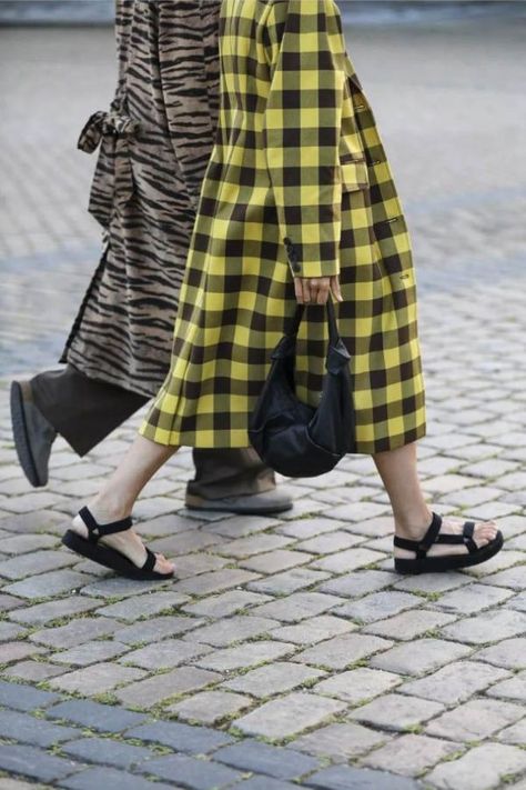 Teva Midform Sandals Outfit, How To Style Teva Sandals, Teva Midform Sandals, Teva Sandals Outfit, Teva Midform, Teva Sandals, Sandals Outfit, Copenhagen Fashion Week, Rainy Day Outfit