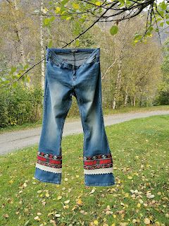 Mendingmayhem : How to add extra length to a pair of jeans Lengthen Jeans With Fabric, How To Extend Jeans Length, Extend Jeans Length, Jeans With Crochet Ideas, Lengthen Jeans Diy Ideas, Boho Jeans Diy, Adding Length To Jeans, How To Add Length To Jeans, Add Length To Jeans