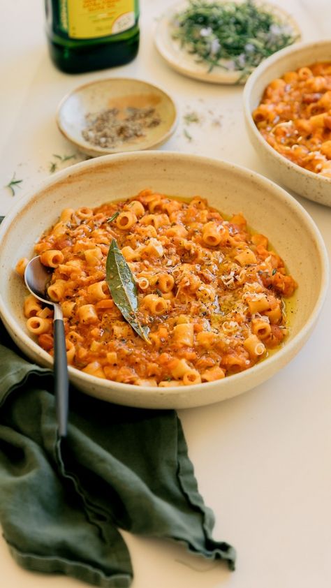 Lush & Creamy Pasta e Fagioli with Fennel | Gather & Feast - Recipes worth making Fennel Recipe, Fennel Pasta, Comfort Meals, Red Cabbage Slaw, Fennel Recipes, Parmesan Rind, Pasta E Fagioli, Small Pasta, Cabbage Slaw