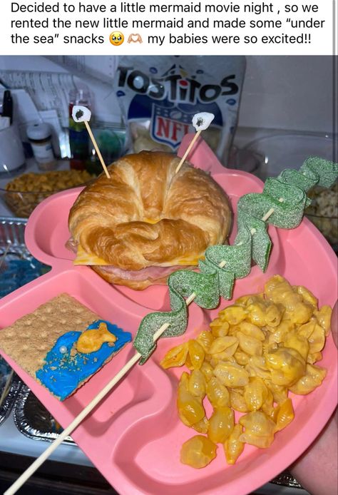 Mermaid Movie Night, Disney Themed Movie Night, Mermaid Movie, Disney Themed Food, Disney Movie Night Dinner, Theme Snack, Movie Night Dinner, Movie Night Theme, Mermaid Movies