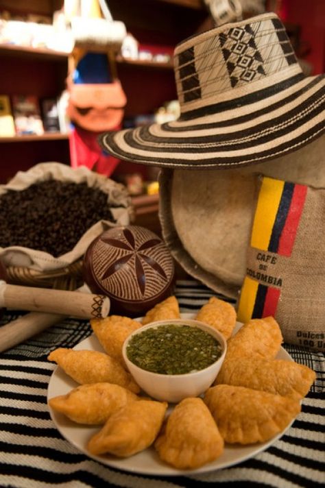 Colombia Recipes, Colombian Empanadas, Colombian Wedding, Colombian Dishes, Colombian Cuisine, Colombian Culture, Visit Colombia, Corn Meal, Colombian Food