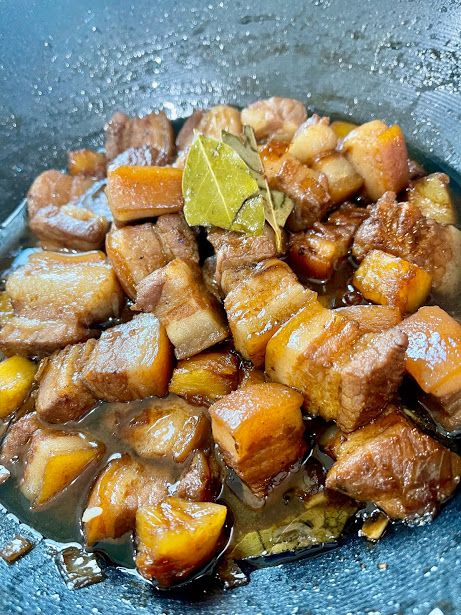 Pork Hamonado, Filipino Adobo, Pork Adobo, Hawaii Food, Apple Sauce, Savory Sauce, No Doubt, Classic Dishes, Filipino Recipes