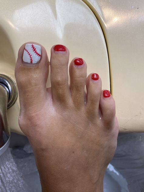 Baseball toe nail design Baseball Pedicure Ideas, Baseball Toe Nail Designs, Baseball Toenails, Baseball Pedicure, Baseball Nail Designs, Toe Nail Design, Press On Nails Size, Baseball Nails, Nail Pedicure