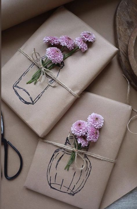 Gift Wrapping Techniques, Gift Wrapping Inspiration, Gifts Wrapping Diy, Creative Gift Wrapping, Diy Gift Wrapping, Homecoming Proposal Ideas, Birthday Cards Diy, Proposal Ideas, Homecoming Proposal