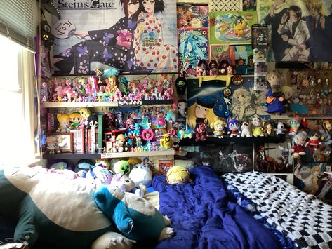 :3 Collectors Bedroom, Nerd Bedroom Aesthetic, Room Clutter, Cute Rooms, Chill Room, Retro Room, Cool Room, Room Redesign, Future Room