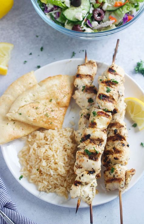 Greek Chicken Souvlaki grilled to perfection and served with delicious Lemon Rice. It’s the perfect weeknight dinner and is going to be loved by even your pickiest eaters. Lemon Rice Recipe, Greek Souvlaki, Greek Chicken Kabobs, Greek Chicken Souvlaki, Greek Lemon Rice, Salad Appetizer Cups, Boiled Chicken Breast, Chicken Tikka Masala Recipes, Chicken Souvlaki