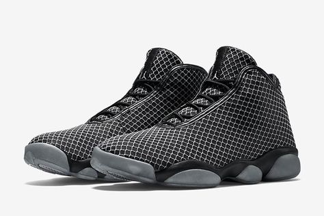 JORDAN-HORIZON-(BLACK-REFLECTIVE-SILVER)2 Jordan Horizon, Jordan Xiii, Jordan Shoes For Men, New Sneaker Releases, New Jordans Shoes, Sneaker Magazine, Silver Sneakers, Air Jordan Shoes, New Sneakers