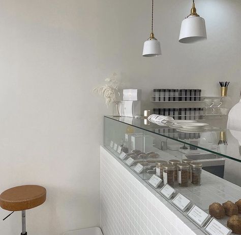 Cafe Design Inspiration, Modern Coffee Shop, Mini Cafe, White Aesthetics, Café Design, Dream Cafe, Cafe Aesthetic, Coffee Shop Aesthetic, Cafe Shop Design