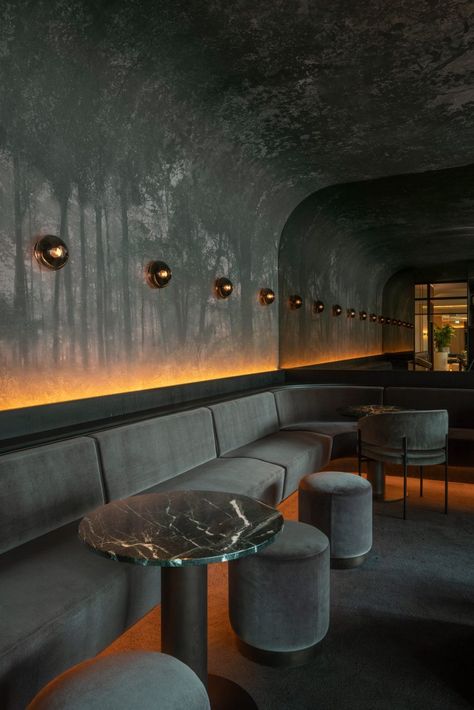 Montreal interior design studio Atelier Zébulon Perron has created drinking and eating spaces at the city's Four Seasons hotel with curving banquettes, terrazzo floors and varying greyscale palettes. The restaurant, lounge and bar at the Four Season Hotel Montreal feature a juxtaposition of dark and pale grey tones, united together with plush and stark surfaces, glass and curving details. Glass Building, Bar Interior Design, Hotel Lounge, Office Lounge, Beach Lounge, Bar Interior, Lounge Design, Lounge Decor, Restaurant Interior Design