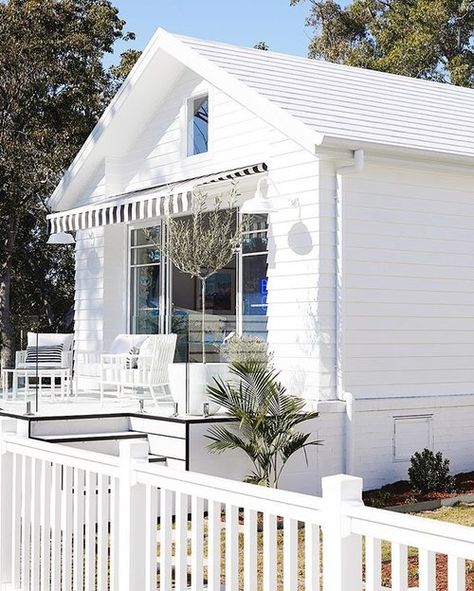 White Weatherboard House, Weatherboard House, Three Birds Renovations, Beach House Exterior, Home Exterior Makeover, Three Birds, Exterior Paint Colors For House, Exterior Makeover, Hamptons House