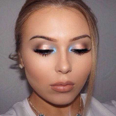 Spring Party Makeup, Peach And Blue Makeup, Light Blue Eye Shadow Looks, Baby Shower Makeup Ideas Blue, Prom Makeup Aesthetic, Pop Of Blue Eyeshadow, Pop Of Blue Makeup, Light Blue Eyeshadow Looks, Baby Blue Makeup