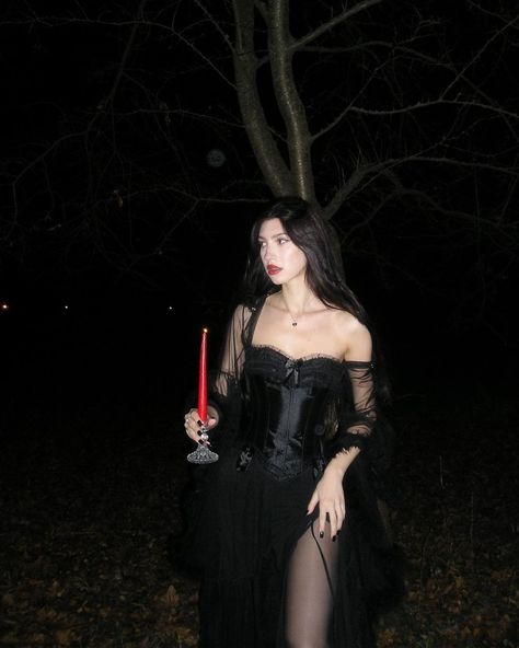 Romantic Alt Outfits, Corvina Clemm, Goth Stuff, Vampire Clothes, Prom Inspo, Under Your Spell, Vampire Costume, Romantic Goth, School Style