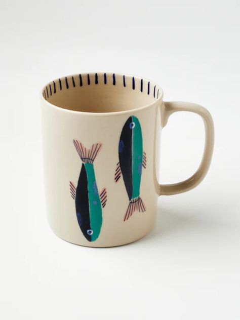 Ceramic Painting Ideas Mugs Simple, Ceramic Painting Fish, Pottery Painting Patterns, Painting Pottery Ideas Mugs, Pottery Painting Mug Ideas, Hand Painted Mugs Ideas, Ceramic Cup Painting Ideas, Pottery Mug Painting Ideas, Ceramic Mug Painting Ideas