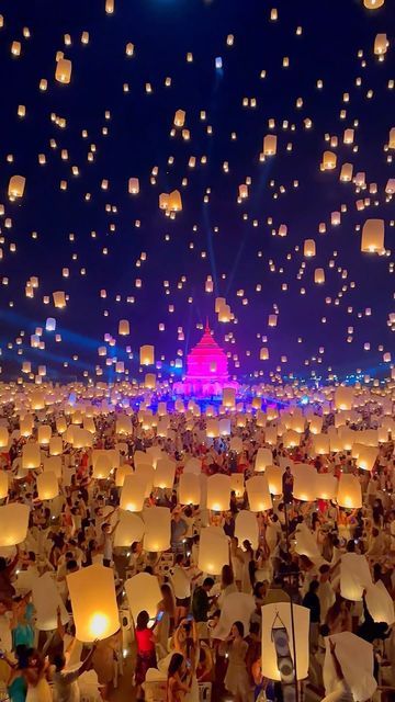 Adel Mgaieth - THAILAND TRAVEL 🇹🇭 on Instagram: "Experience the magic of the world’s largest Lantern Festival🌕🎆  📍Chiang Mai CAD Khomloy Sky Lanterns Festival Thailand 🏮🇹🇭 . . . . . #thailand #thailandia #thailande #tailandia #travelthailand #thailandtravel #chiangmai #lanternfestival #skylantern #chiangmaifestival #lanternfestival2024 #yeepeng" Thailand Lantern Festival, Lanterns Festival, Thailand Festivals, Sky Lanterns, Large Lanterns, Lantern Festival, 2025 Vision, Girls Life, Chiang Mai