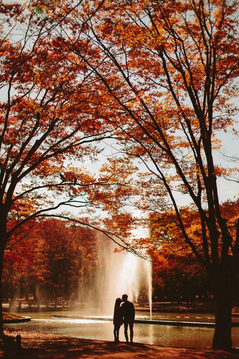 Outdoor Shoot Ideas, Prenup Theme, Engagement Shoot Ideas, Fall Portraits, Pre Wedding Shoot Ideas, Maternity Photoshoot Poses, Outdoor Shoot, Engagement Photos Fall, Fall Photoshoot